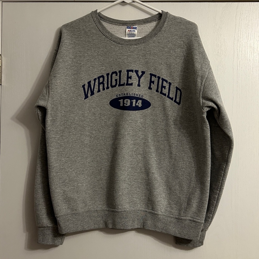 Jerzees Chicago Cubs Wrigley Field Gray Sweatshirt Pullover Crewneck Size Medium